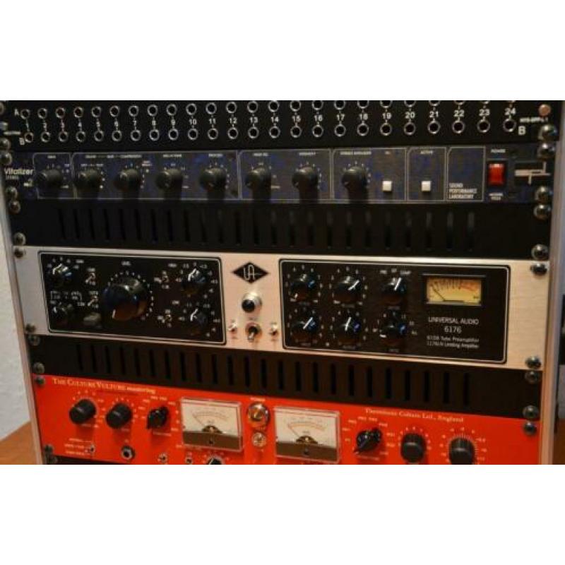 Universal Audio 6176 microfoon voorversterker compressor