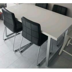 Eethoek! Hoogglans eettafel met 4 comfy stoelen