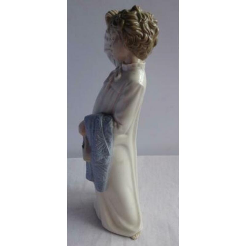 NAO LLADRO * GEEN ZIN OM NAAR BED TE GAAN * Lief Beeld *