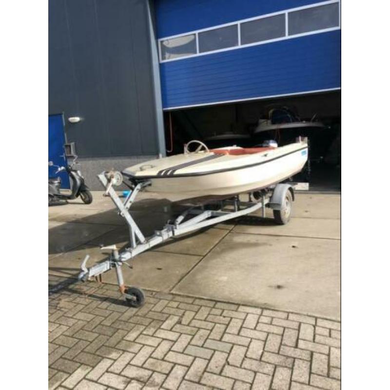 Leuk bootje + motor 8pk + trailer