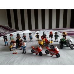 12 poppetjes en 8 motoren playmobil