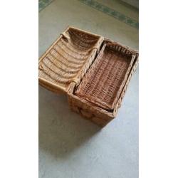 Kist, reiskoffer. Rotan. Leren sluiting. Extra mand. Vintage