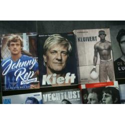 46 Versch. VOETBAL / SPORT Boeken.....