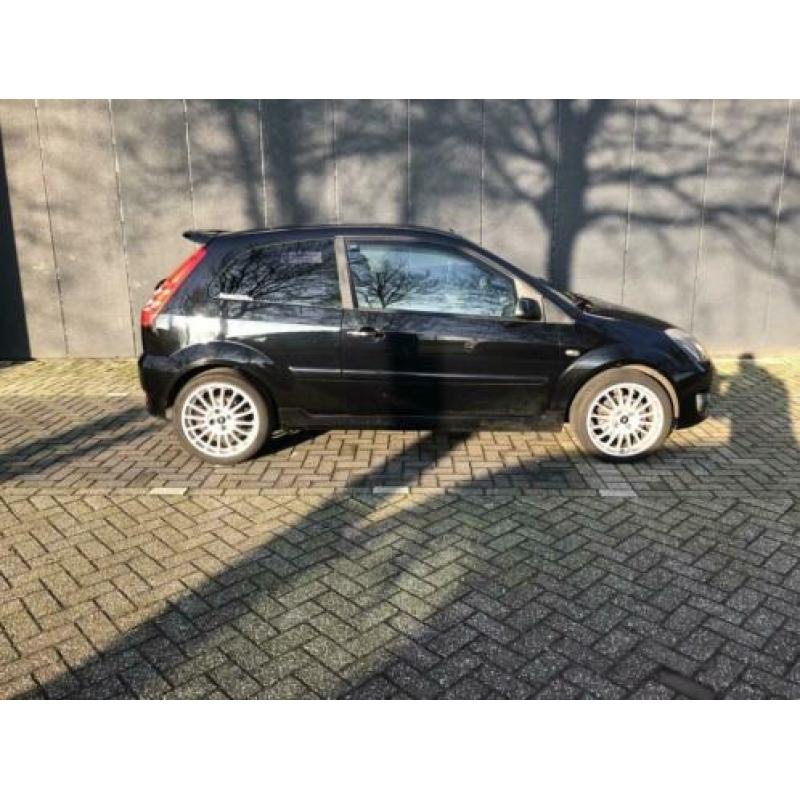 Ford Fiesta 2.0-16V ST 150PK AIRCO NL-AUTO (bj 2005)