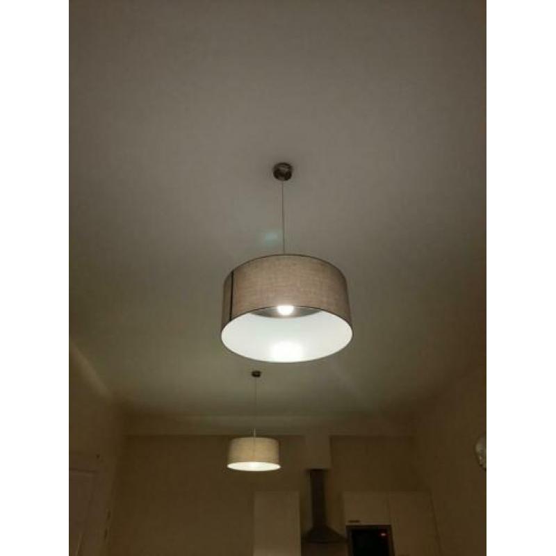 2 plafond/ hanglampen. Doorsnede 52 cm. Grijs. ZGAN!