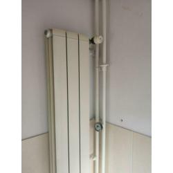 Global design radiator crème 185 cm hoog x 27 cm breed