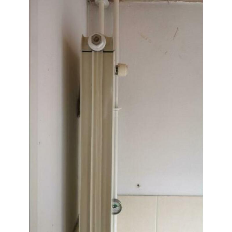 Global design radiator crème 185 cm hoog x 27 cm breed