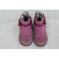 Leuke roze leren schoenen/laarsjes. mt 23.5. Merk UGS