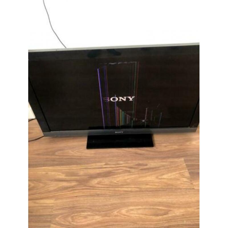 2 kapotte televisie/ tv 102 cm en 81 cm