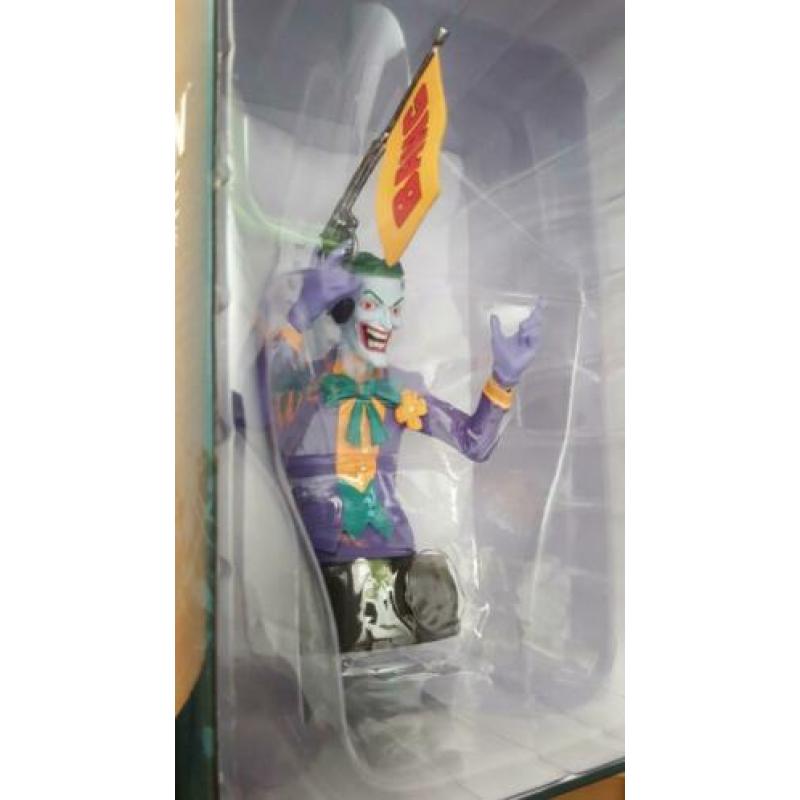 The joker Bust DC Batman universe