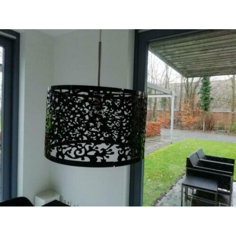 2 zwarte ronde hanglampen 40 cm. opengewerkt