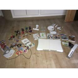 TE KOOP: COMPLETE SET Wii NINTENDO MET SPELLEN EN TOEBEHOREN