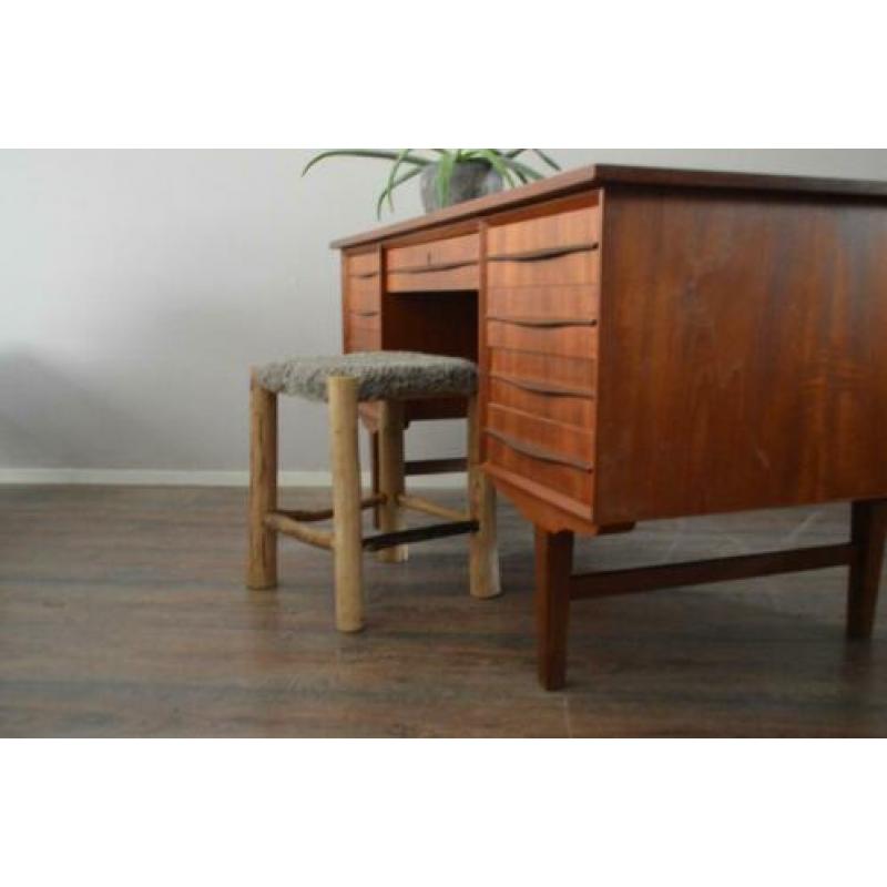 Dressoir, tevens bureau