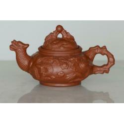 YIXING TREKPOTJE terracotta China draken