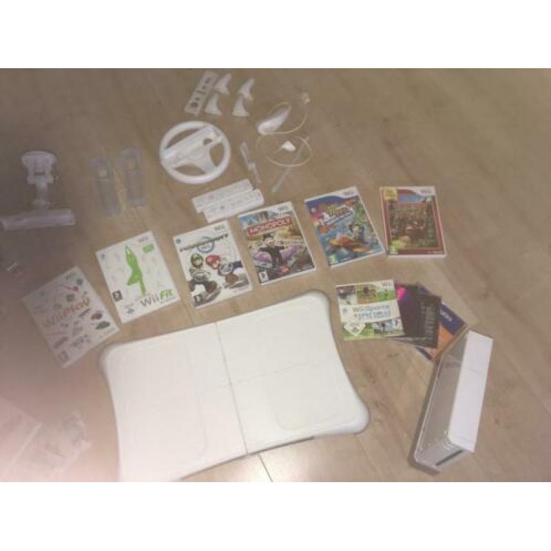 TE KOOP: COMPLETE SET Wii NINTENDO MET SPELLEN EN TOEBEHOREN