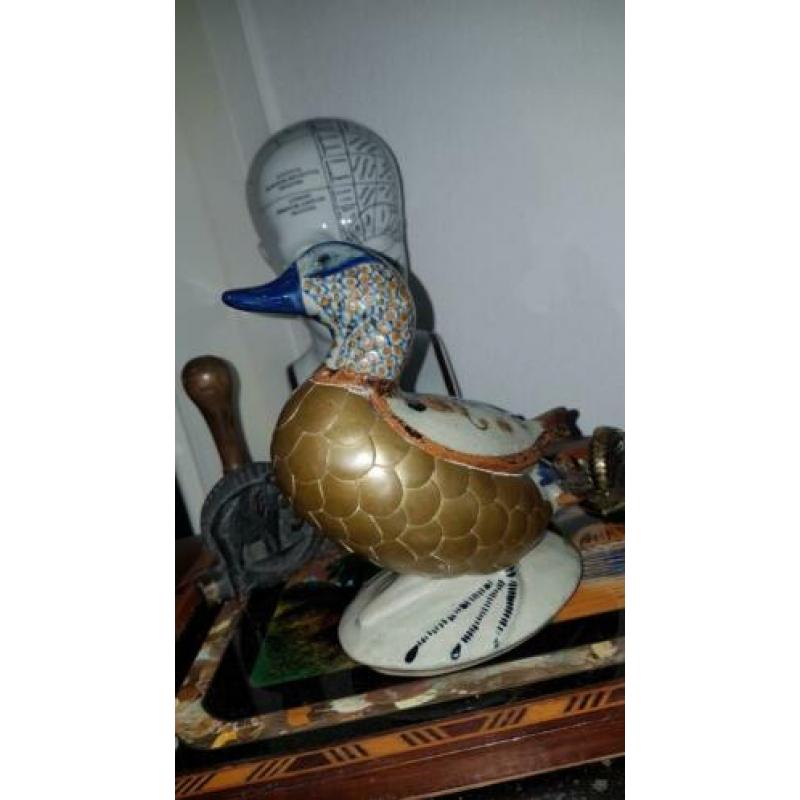 Vintage beeld eend, vintage sculptuur van een eend