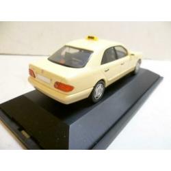 Herpa Mercedes Benz 220E Taxi in doos 1:43 modelauto.