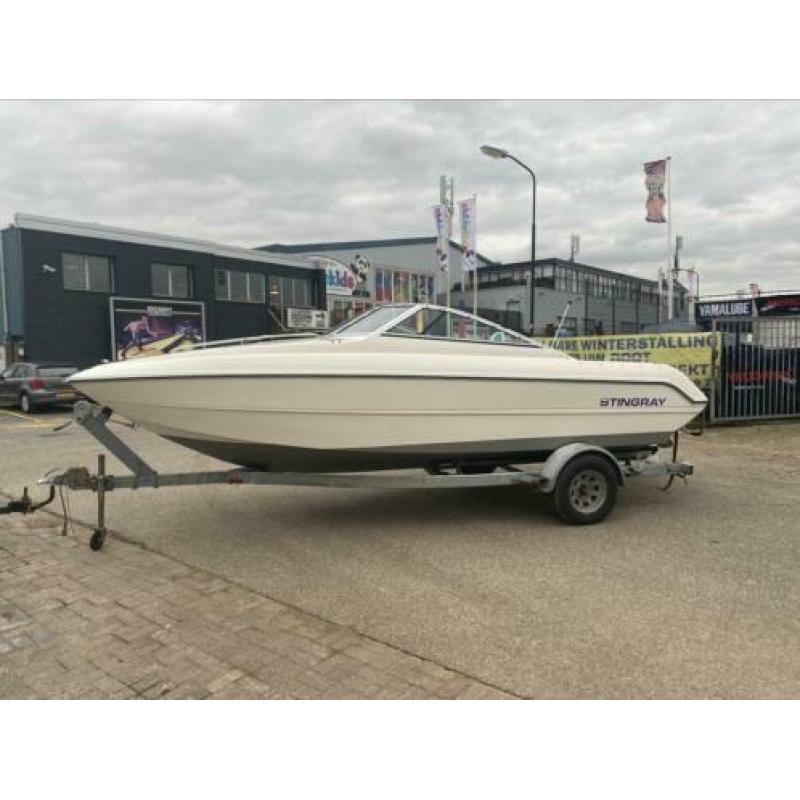 Nette speedboot met trailer en motor