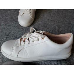 Witte sneakers maat 41