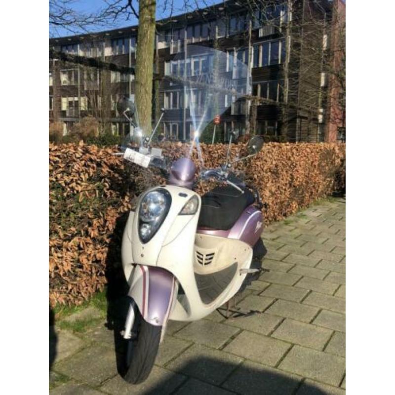 Zeer Nette & Mooie Sym Mio 25km Snorscooter Blauw Kenteken