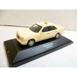 Herpa Mercedes Benz 220E Taxi in doos 1:43 modelauto.