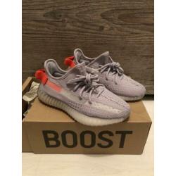 YEEZY BOOST 350 V2 TAILLIGHT in maat 36