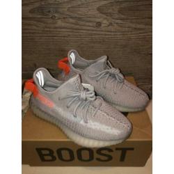 YEEZY BOOST 350 V2 TAILLIGHT in maat 36