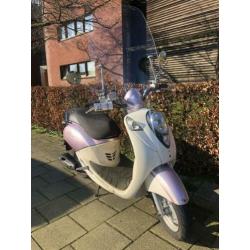 Zeer Nette & Mooie Sym Mio 25km Snorscooter Blauw Kenteken