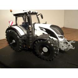 Te koop UH Valtra S394 2019 Black Rims Gelimiteerd.