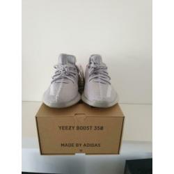 Yeezy Boost 350 V2 Tail Light Maat EU 39 1/3