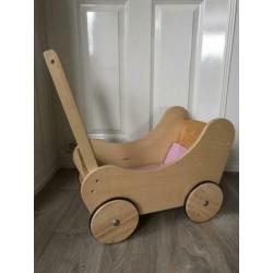 Houten poppenwagen