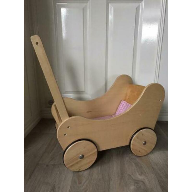 Houten poppenwagen