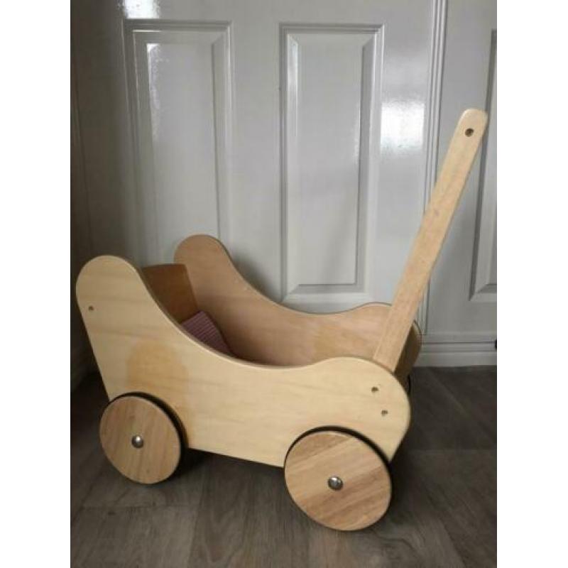 Houten poppenwagen