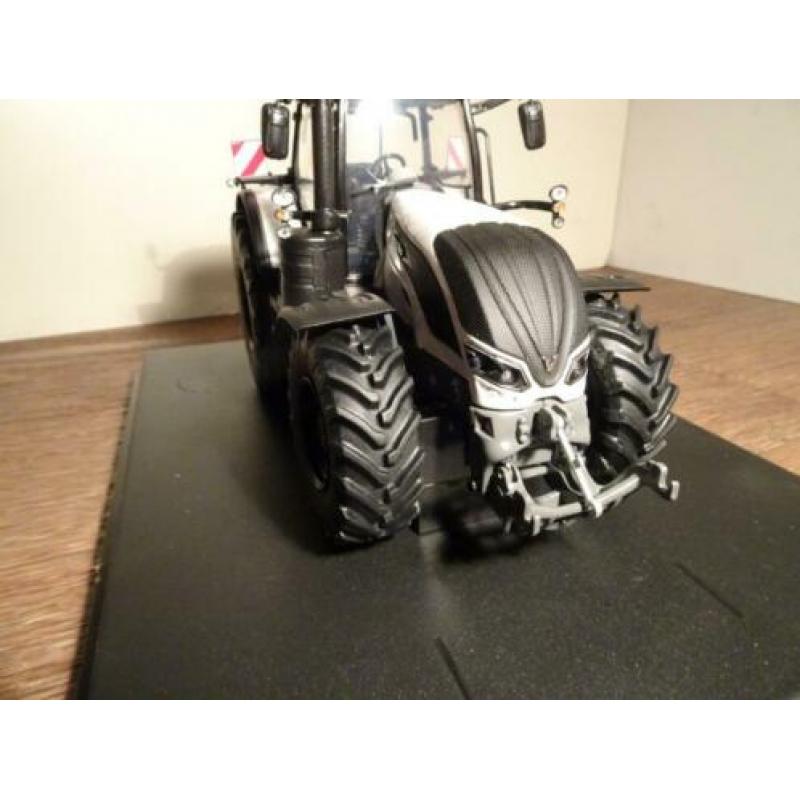 Te koop UH Valtra S394 2019 Black Rims Gelimiteerd.