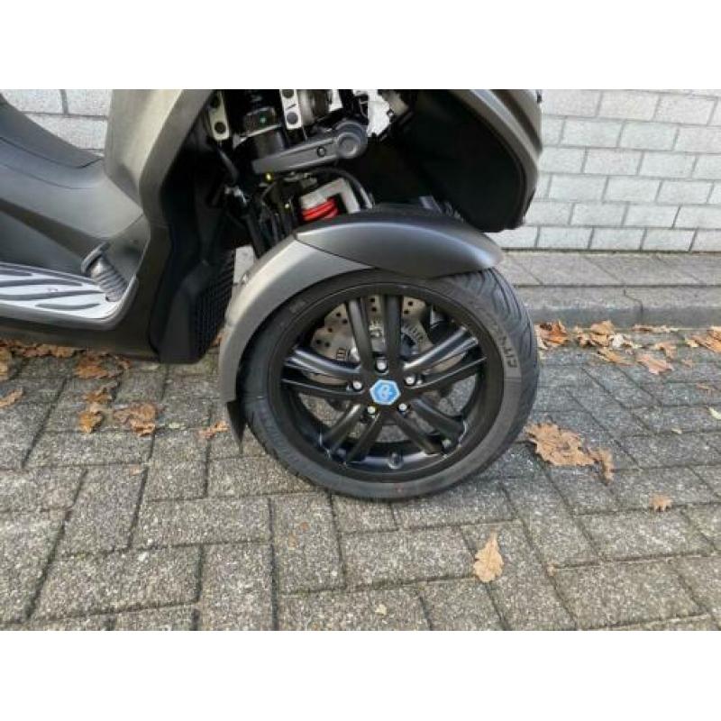 Piaggio MP3 300 HPE Sport actie gratis akrapovic (bj 2019)