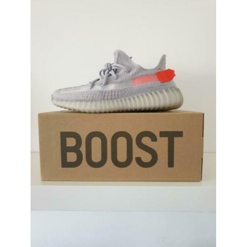 Yeezy Boost 350 V2 Tail Light Maat EU 39 1/3