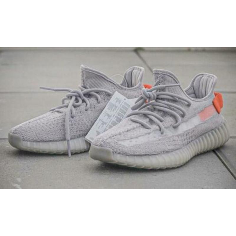 Yeezy Boost 350 Tail Light Maat 43 1/3