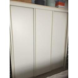 Witte Kledingkast 180 breed x200x60 schuifdeuren