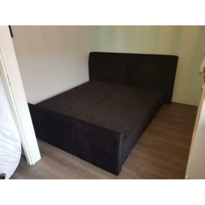 Bed Boxspring 180x200 met hoofd en voet kussen