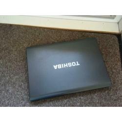 toshiba Satellite l350 17 inch NIEUWE BATTERIJ