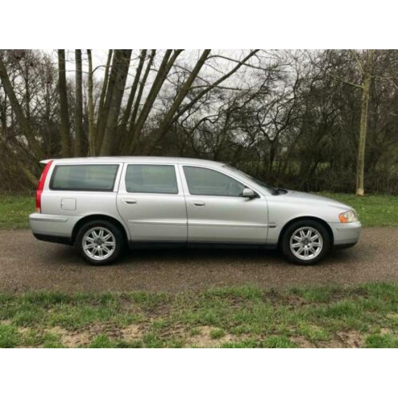 Volvo V70 D5 2006 | EURO4 | NAP | Dealeronderhouden