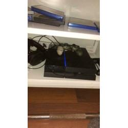 PlayStation 4 slim met 2 controllers, 7 spellen, koptelefoon