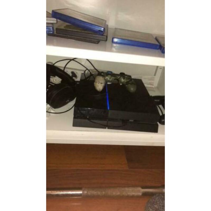 PlayStation 4 slim met 2 controllers, 7 spellen, koptelefoon