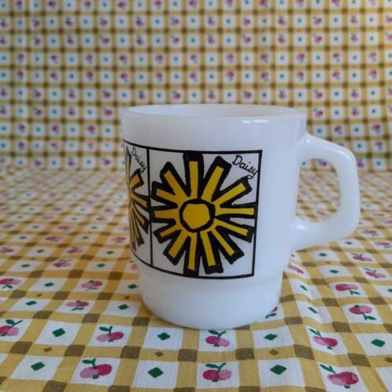 Vintage Beker Daisy Fire King Retro