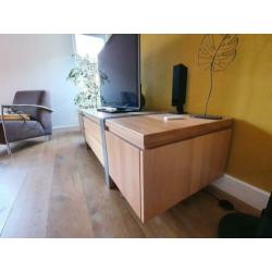 Naturel eiken tv-kast met rvs frame