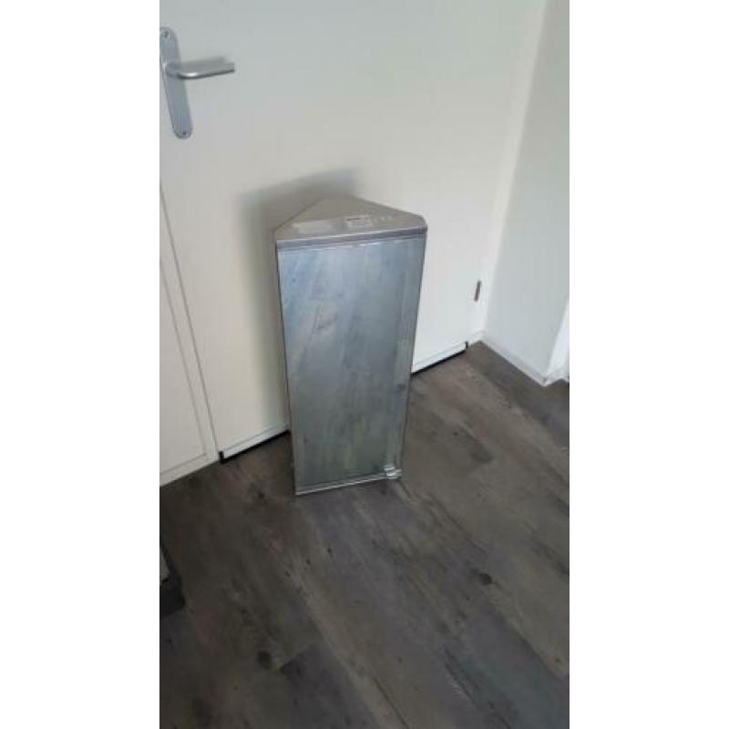 Badkamer / toiletspiegelkastje te koop