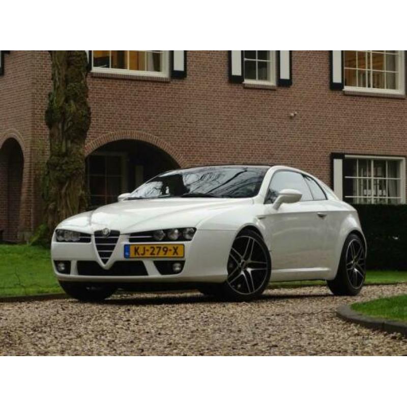 Alfa Romeo Brera 1.7 T SkyWindow 1750 235PK/NavCarplay/19inc