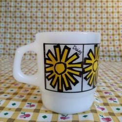 Vintage Beker Daisy Fire King Retro