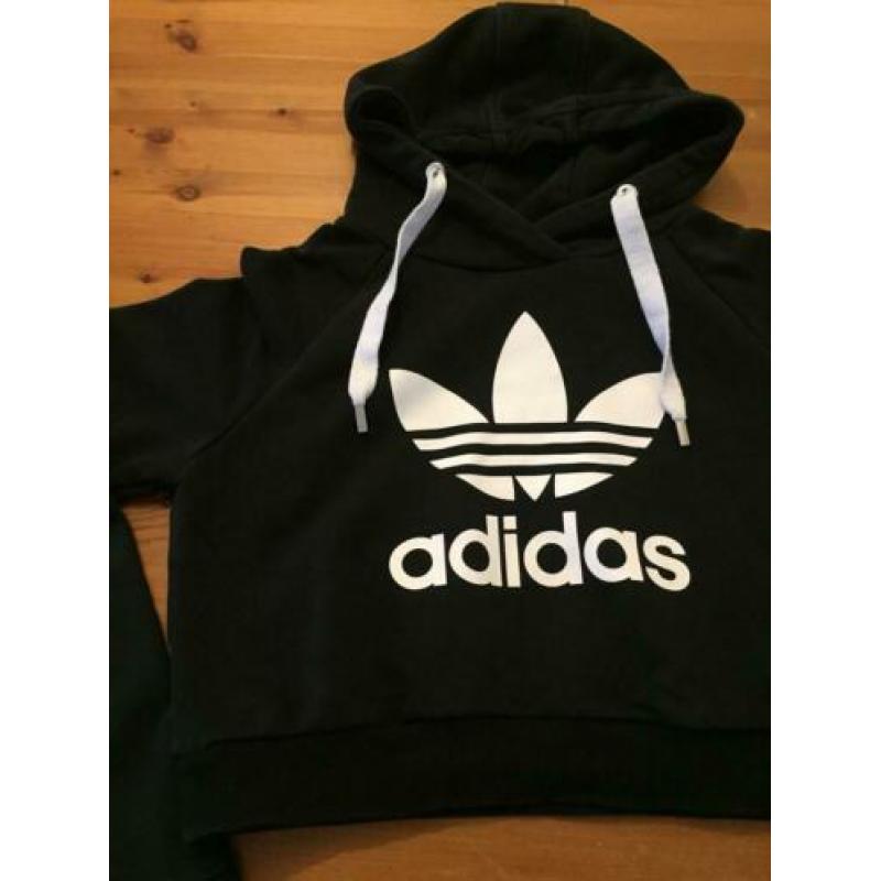 Gave zwarte Adidas hoodie met wit logo, maat 36/S