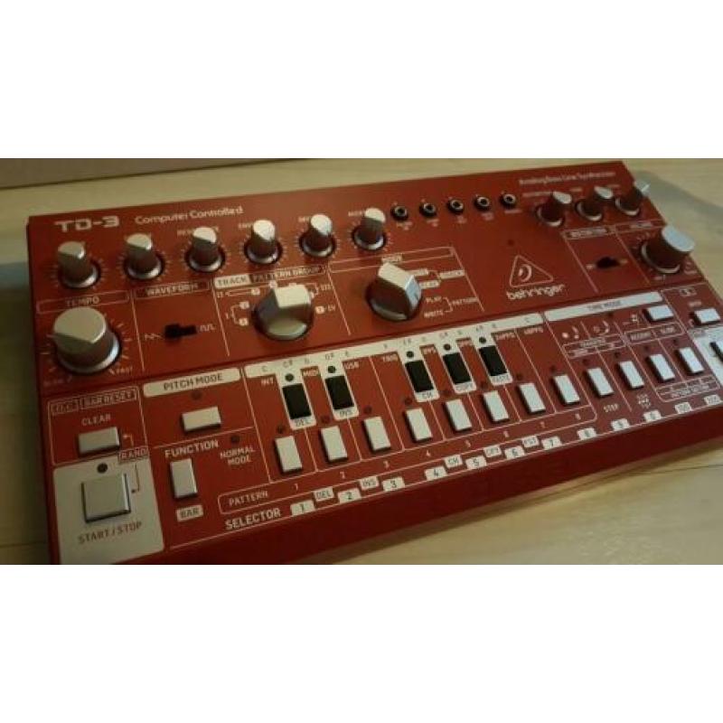 Behringer td-3 rood.